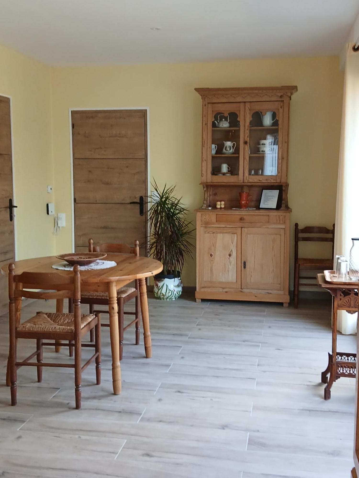 Les Trois Salazes Bed & Breakfast Cambrai Exterior photo